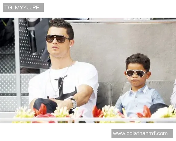 著名足球明星儿子继承父业展现天赋成新一代球场希望之星 著名足球明星儿子继承父业展现天赋成新一代球场希望之星