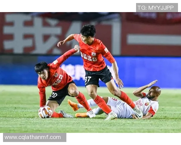 上海足球队逆袭之旅揭秘：从低谷到巅峰的奋斗与荣耀