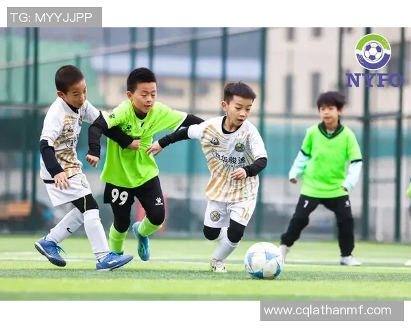 动漫足球明星齐聚一堂高清合照展现青春热血与梦想追逐