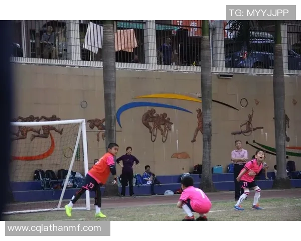 周姐带你认识足球明星的背后故事与精彩瞬间