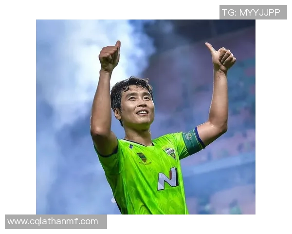 法国足球明星汇聚一堂共同庆祝足球荣耀与友谊的精彩瞬间