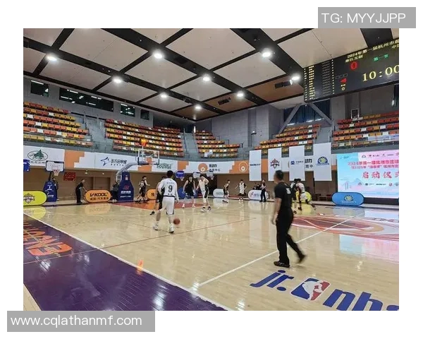 杭州篮球队的节奏探秘:从战术布局到球员配合的全景分析 杭州篮球队的节奏探秘:从战术布局到球员配合的全景分析